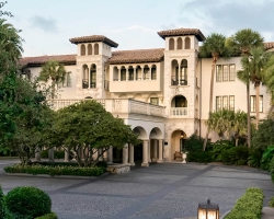 The entrance of The Cloister at Sea Island